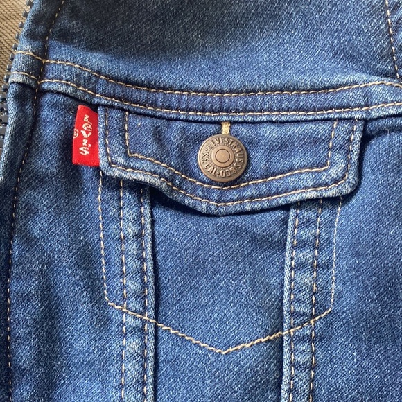Levi’s infant front zip jean jacket.  Size 24 months - Picture 3 of 8